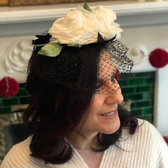 Vintage flower headpiece - Picture 3 of 6